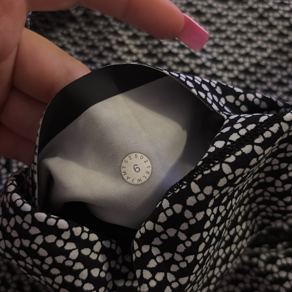 Lululemon In Movement Short *Everlux 2.5" - Picture 4 of 5